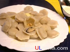 Блюда с морепродуктами. Пельмени с мидиями.