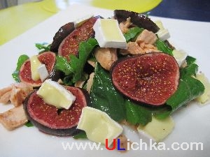 Salad. Salad with arugula, figs and trout.